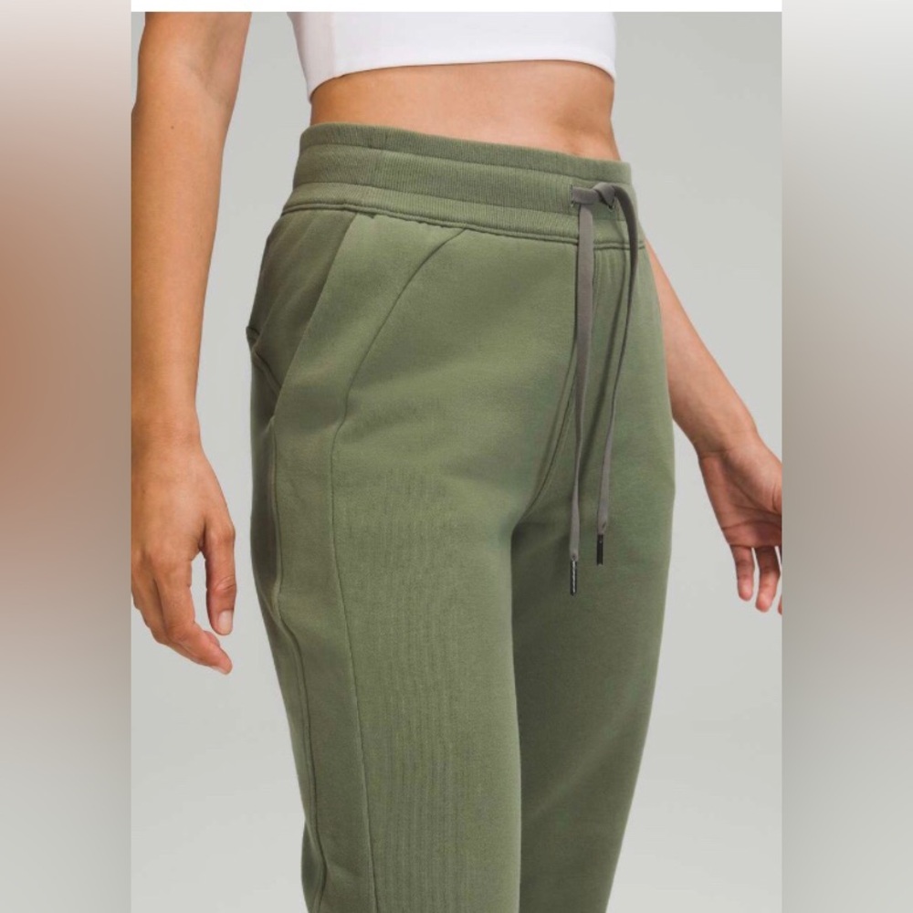 {Lululemon} Scuba High Rise Jogger Fleece 28 Green Twill Size 18 NWT - Picture 2 of 6